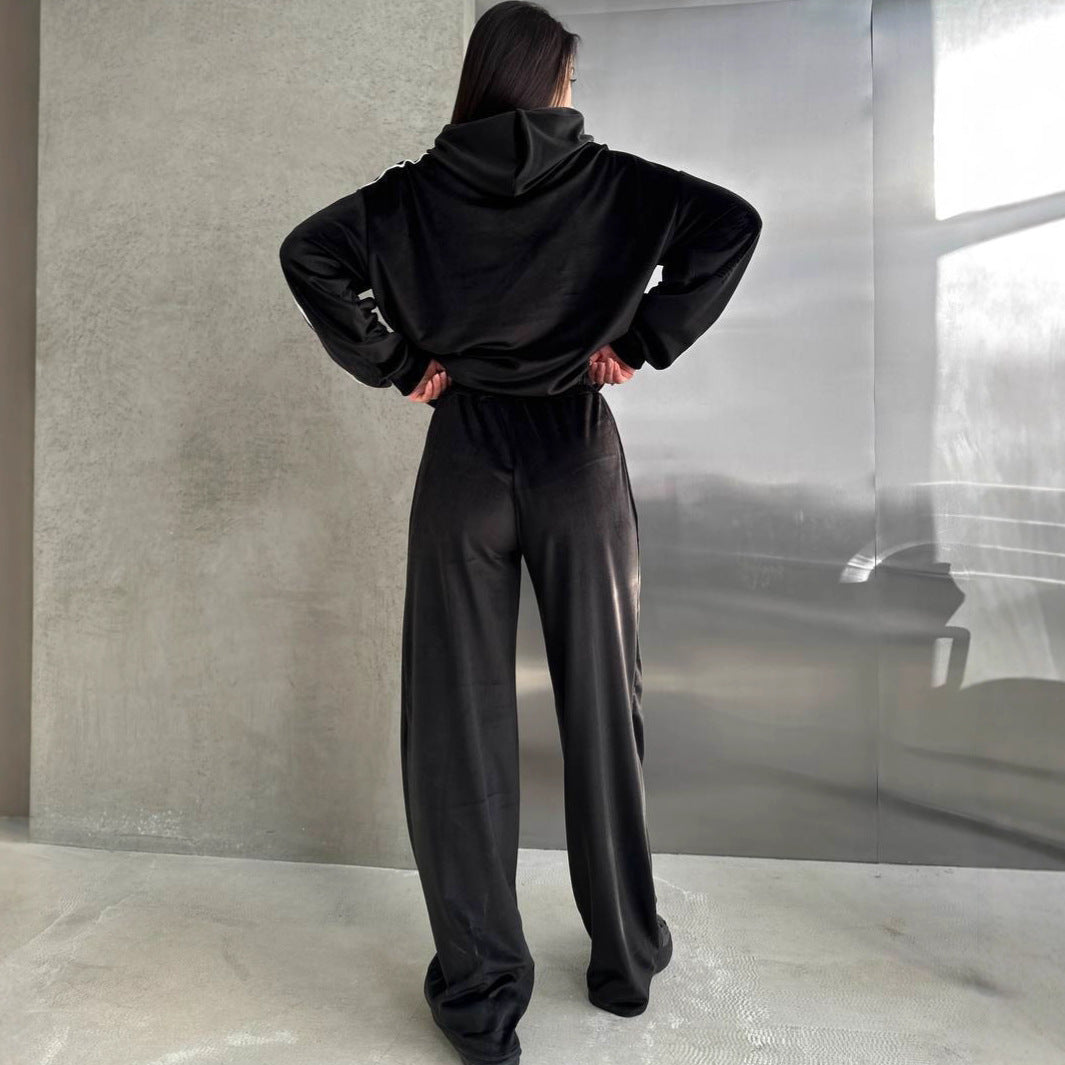 Damen Velours-Zweiteiler mit Cropped-Kapuzenpullover, sportiven Ärmeln und weiter Palazzo-Hose Shop Nory