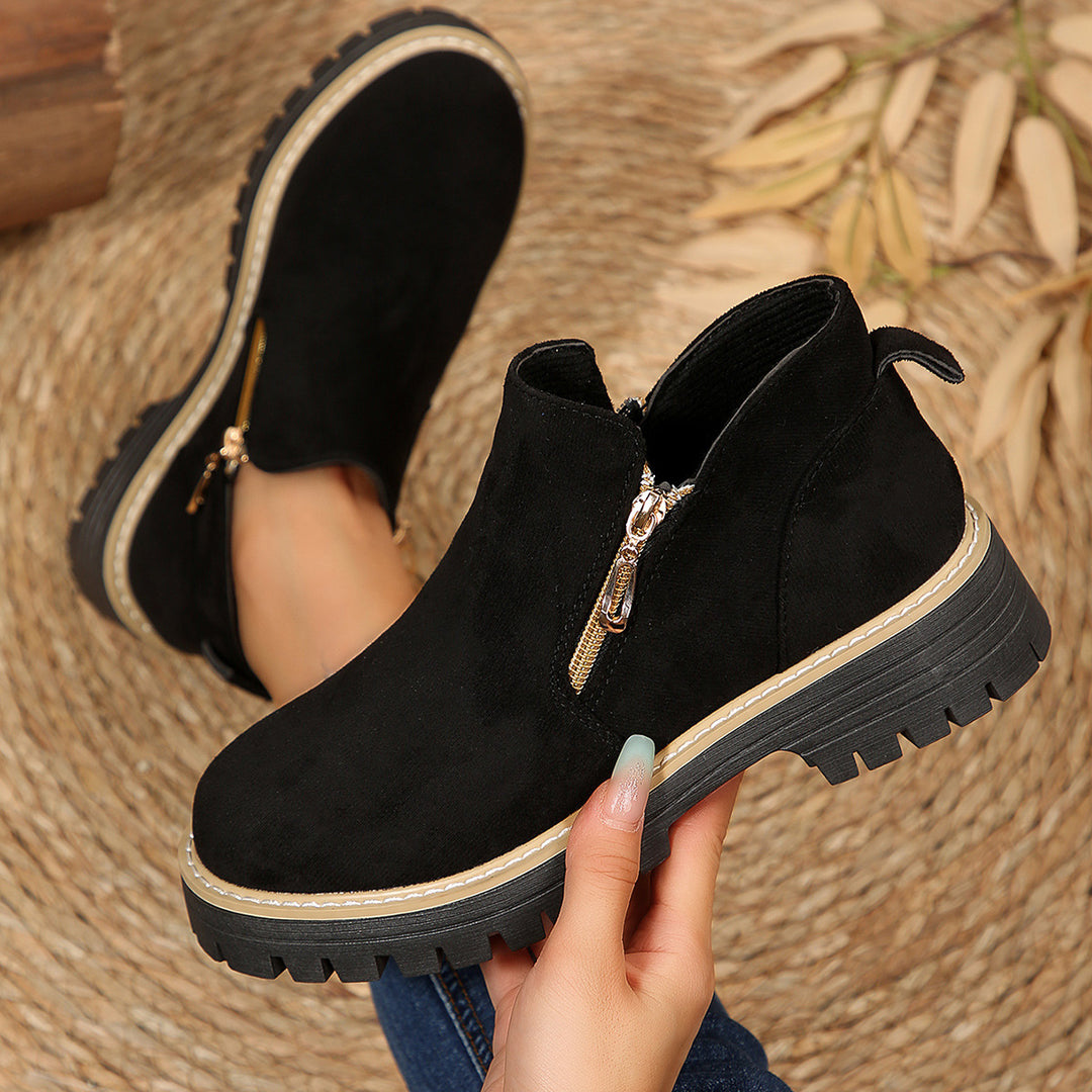 Damen Kurzschaft-Stiefelette aus Veloursoptik mit robust profilierter Sohle und seitlichem Reißverschluss Shop Nory