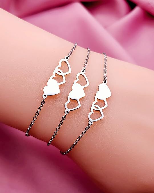 Damen Fußkettchen mit verspielten Herzmotiven und filigraner Kettenstruktur Shop Nory