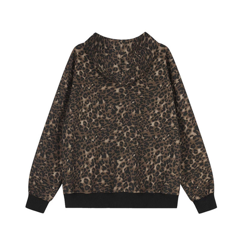 Damen Kapuzen-Sweatjacke mit Leopardenmuster, Veloursleisten und Sternnieten Shop Nory