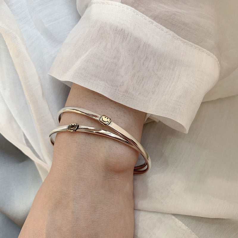 Damen Offenes Armband mit stilvollem Smiley-Design Shop Nory