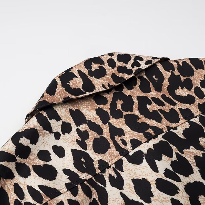 Damen Cropped-Fieldjacke im Leopardenmuster mit breitem Revers und Pattentaschen Shop Nory