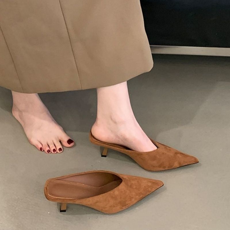 Damen Spitz zulaufende Schlupf‑Mules mit sculpted Kittenabsatz Shop Nory