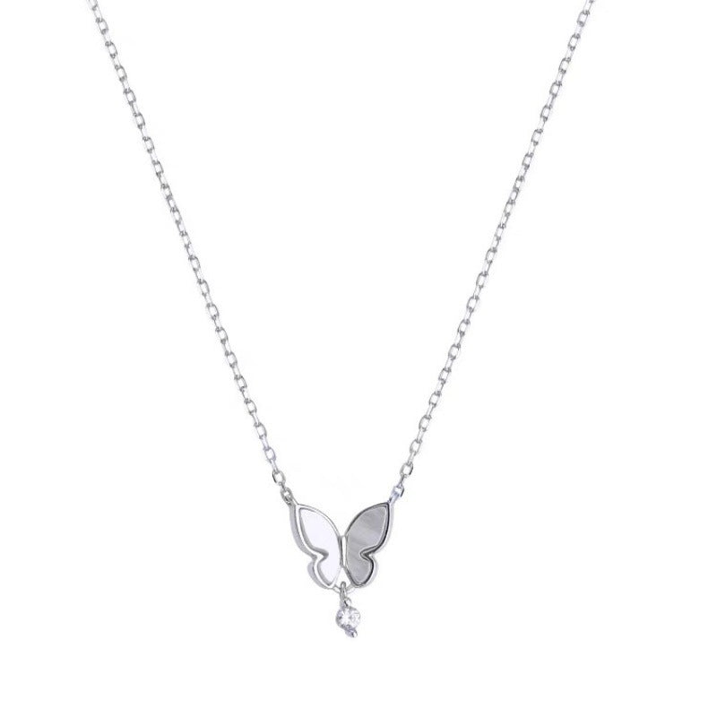 Damen Halskette mit kunstvollem Schmetterlingsanhänger und funkelndem Detail Shop Nory