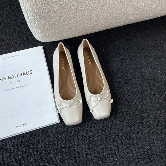 Damen klassisch geschnittene Ballerinas mit zierlichem Schleifenakzent und komfortabler Fußbettung
