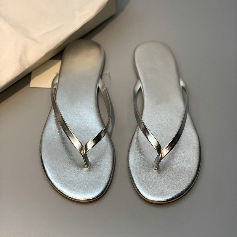 Damen stilvolle Flip-Flops mit glänzendem Riemendesign
