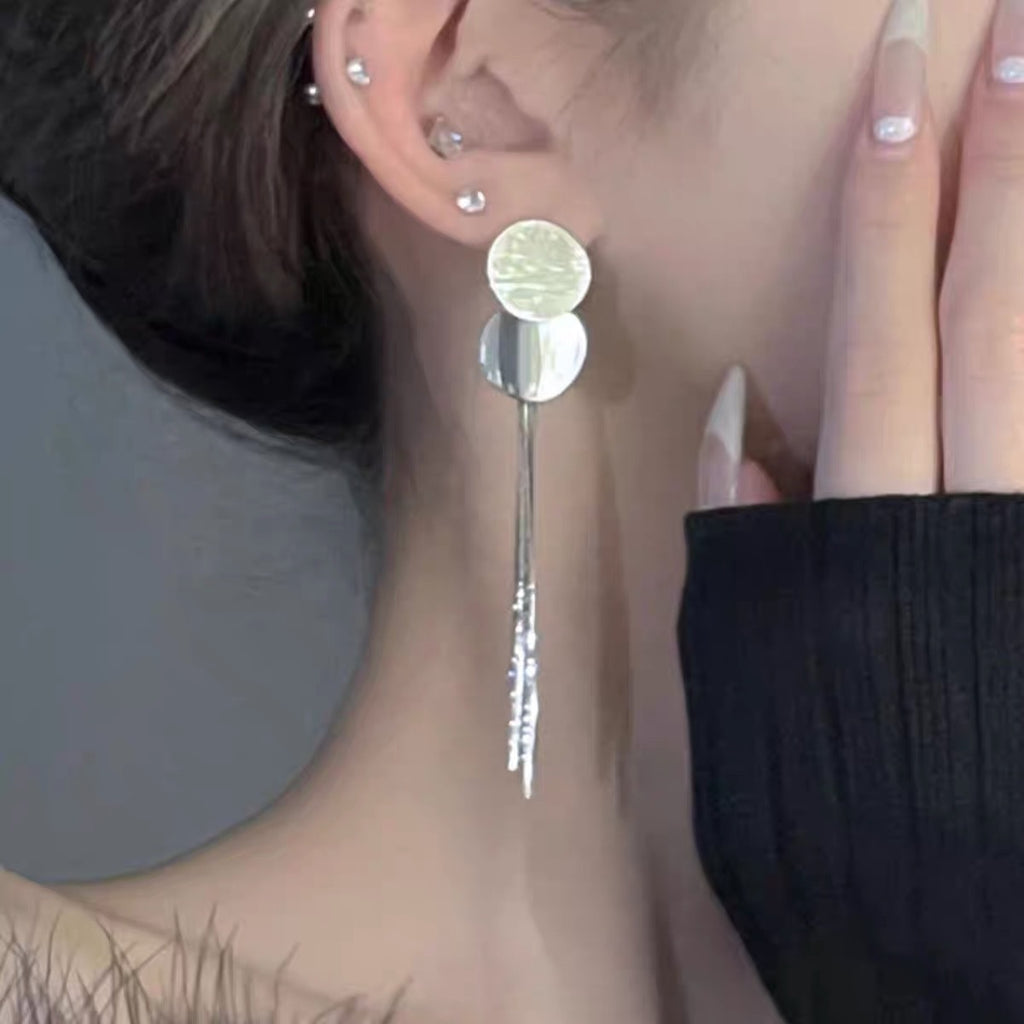 Damen modische Ohrringe mit trendigem Design und länglichem Anhänger Shop Nory