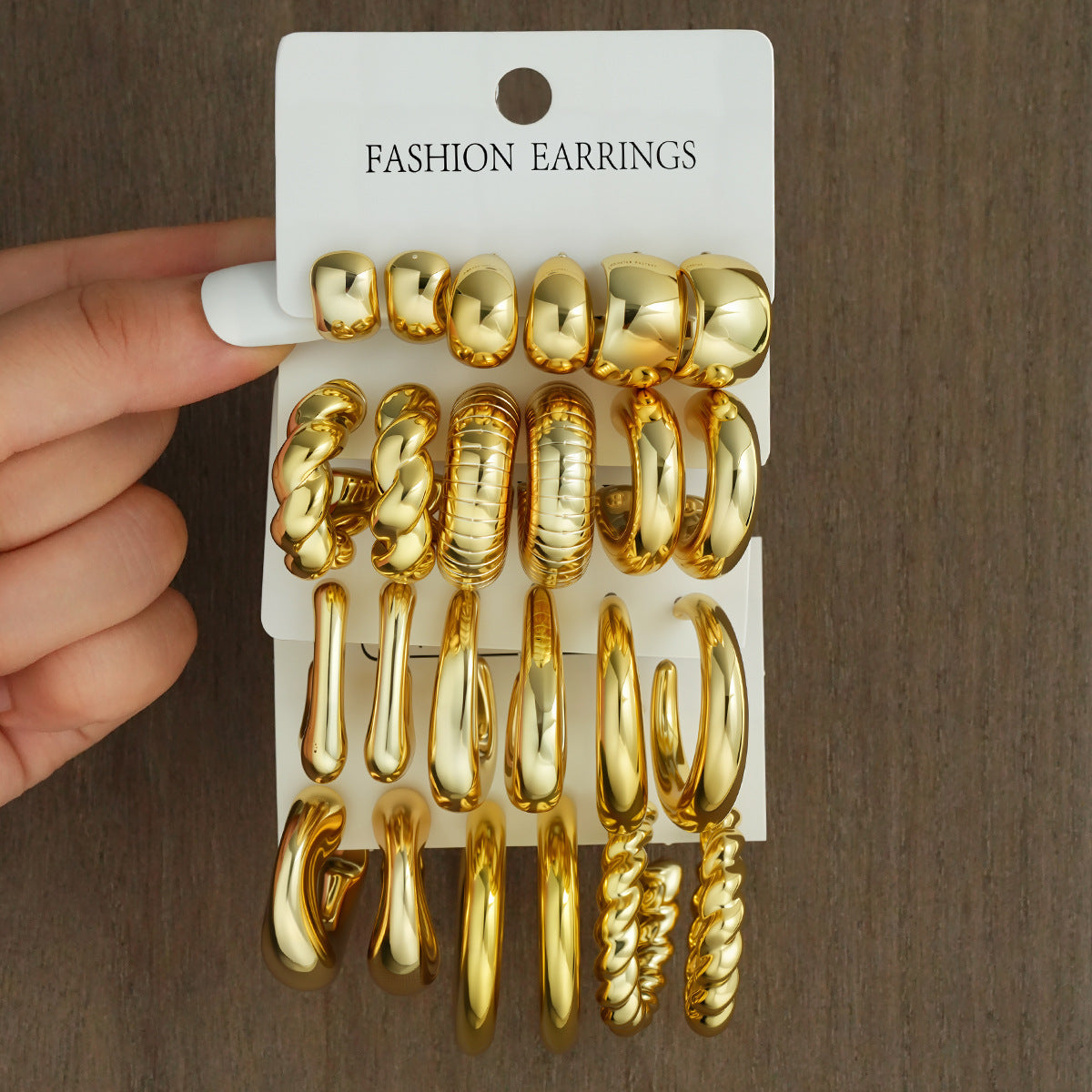 Damen Ohrstecker-Set mit modernen, geschwungenen und strukturierten Designs Shop Nory