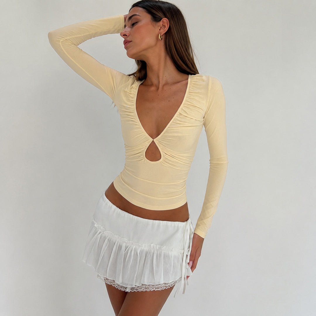 Damen nan tailliertes Langarmshirt mit tiefem V-Ausschnitt, Raffung und Schlüssel‑Cutout Shop Nory
