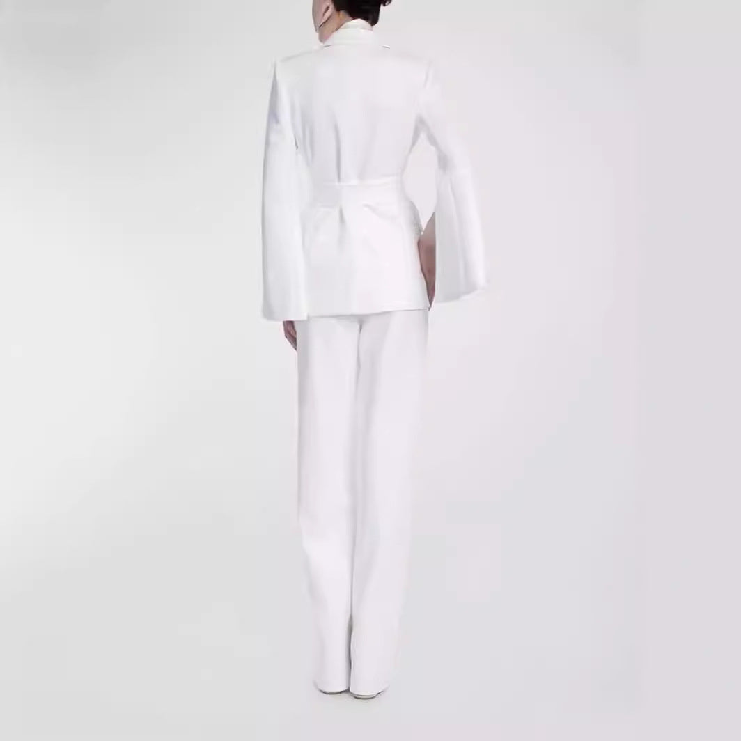 Damen Taillierter Cape-Blazer mit Bindegürtel und weiten Palazzohosen Shop Nory
