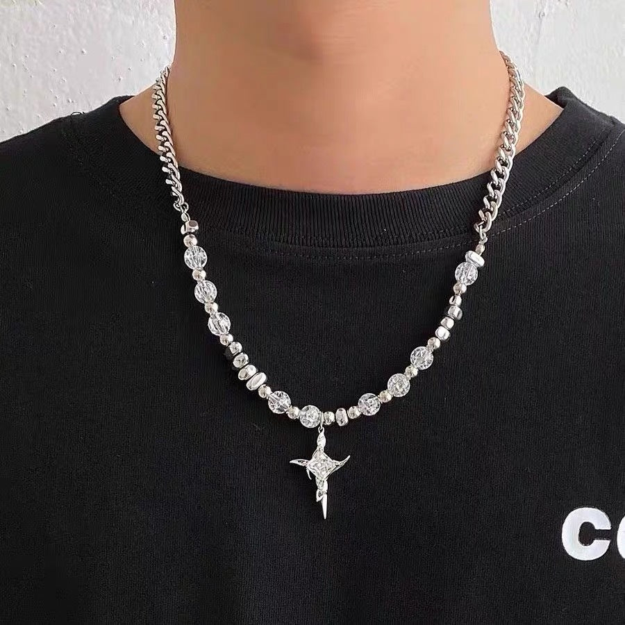 Damen Kette mit funkelndem Kristallanhänger und eleganten Metallakzenten Shop Nory