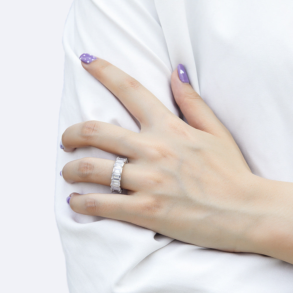 Damenring mit elegantem Zirkonia-Pavé und modernem Design Shop Nory