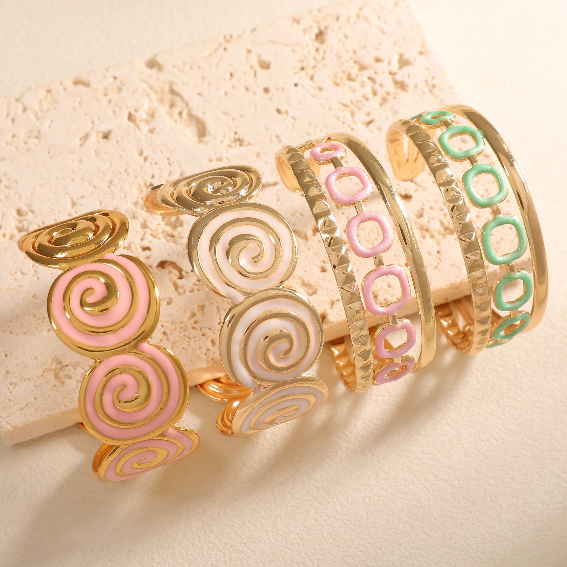 Damen Armreif mit elegantem Spiraldesign Shop Nory