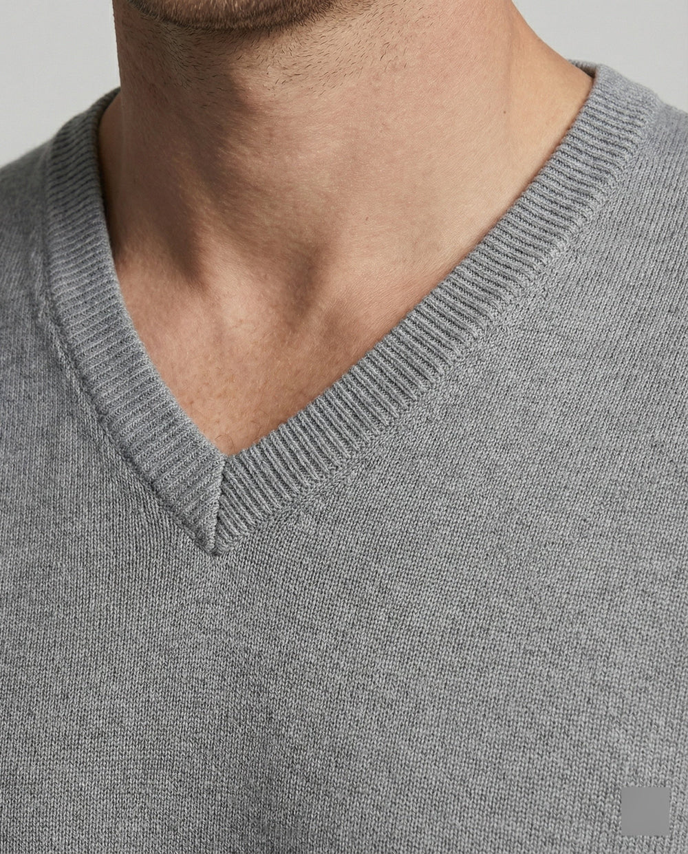 Herren V-Ausschnitt Pullover aus hochwertiger Baumwolle mit bequemer Passform
