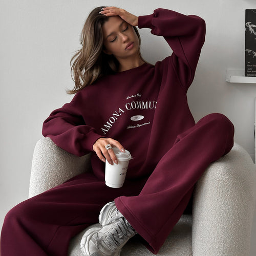 Damen weiches Oversize-College-Sweatshirt und hochgeschnittene weite Jogginghose Shop Nory