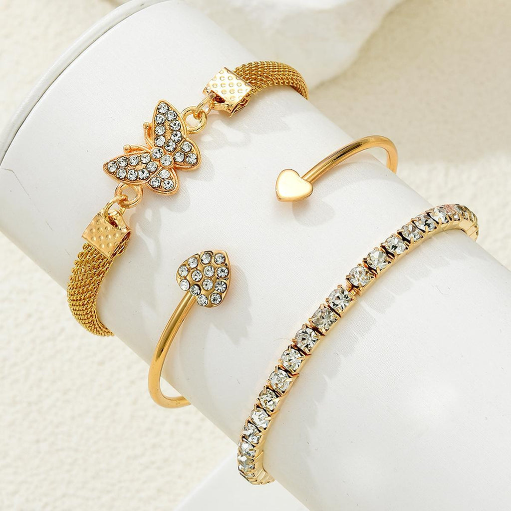 Damen Armband-Set mit funkelnden Kristallelementen und Herzdetails Shop Nory