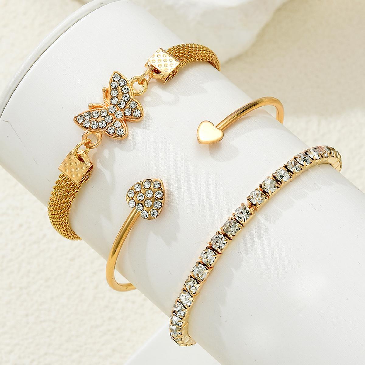 Damen Armband-Set mit funkelnden Kristallelementen und Herzdetails Shop Nory