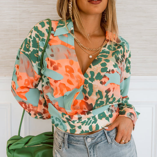 Damen Leichte Chiffon-Bluse mit abstraktem Animal-Mix, Hemdkragen und taillenbündigem Saum Shop Nory