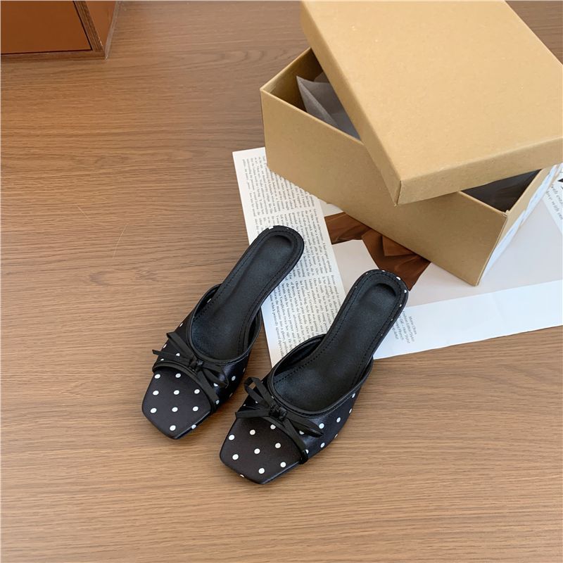 Damen Quadratische Slip-On Mules mit Punktmuster, feiner Zierschleife und Komfortfußbett Shop Nory