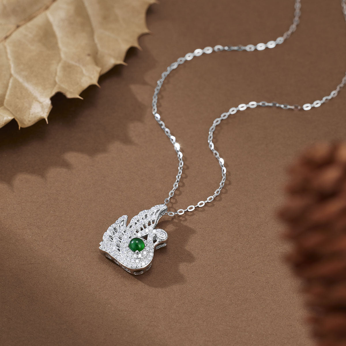 Damen Halskette mit filigranem Schwanenanhänger und funkelnden Zirkonia Shop Nory