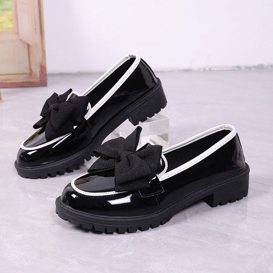 Damen Plateau-Loafer aus Lackimitat mit profilierter Gummisohle und Zierschleife Shop Nory