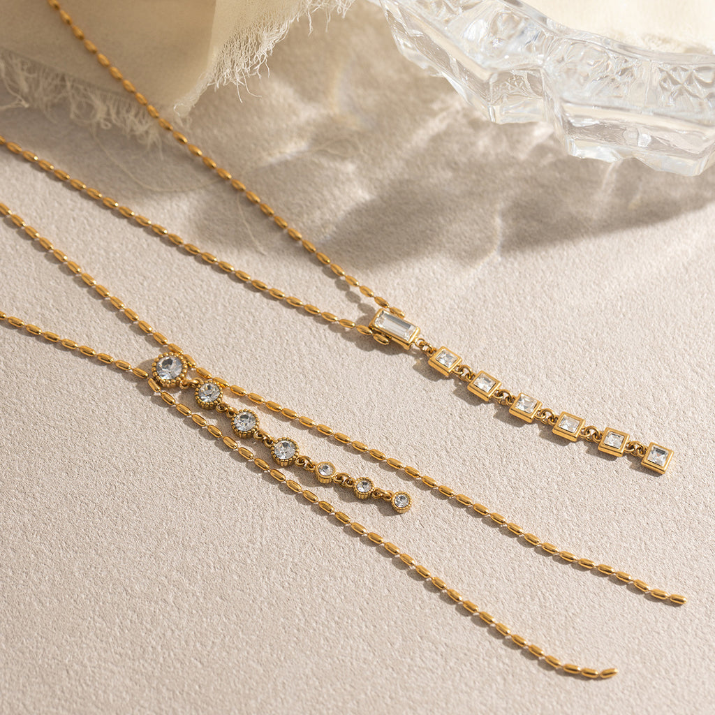 Damen Halskette mit funkelnden Zirkonia-Elementen und verstellbarem Design Shop Nory