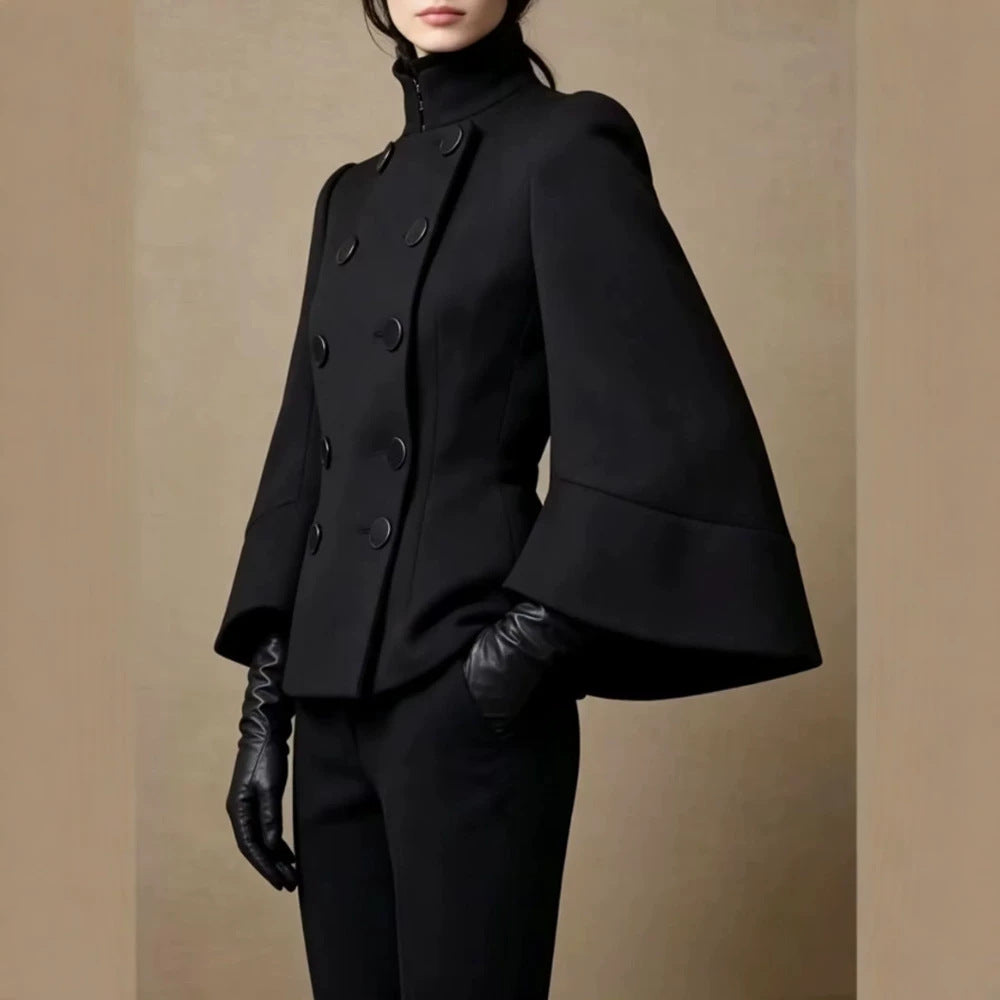 Damen Kurz geschnittene Doppelreihige Jacke mit Stehkragen, Ösen‑Detail und weiten Manschetten Shop Nory