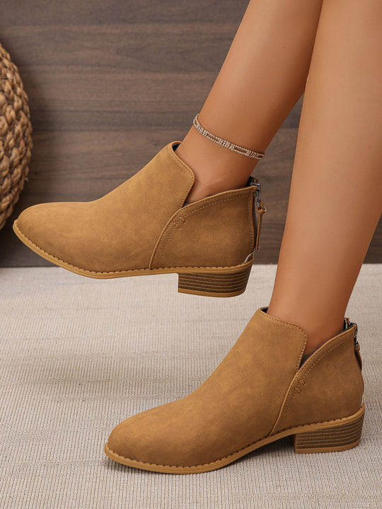 Damen Kurzstiefel mit Fersenreißverschluss, seitlichem Cut-Out und niedrigem Blockabsatz Shop Nory