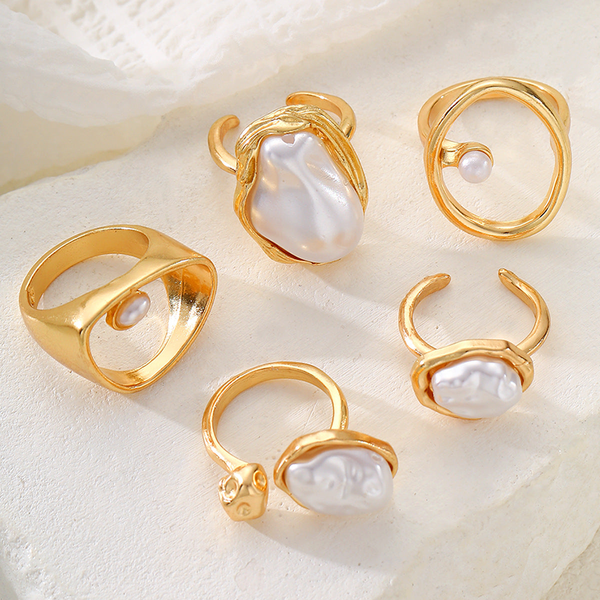 Damen Ring-Set mit einzigartigen Perlendesigns und modernem Goldrahmen Shop Nory