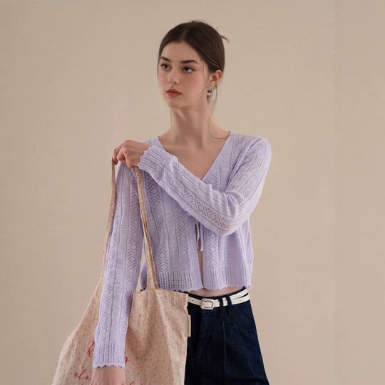 Damen Leichter gehäkelter Kurzcardigan mit V‑Ausschnitt, Bindeband und Ajourmuster Shop Nory