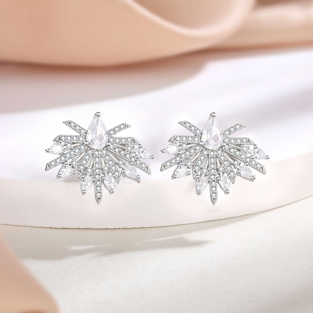 Damen Ohrringe im eleganten Strahlen-Design mit funkelnden Zirkonia Shop Nory