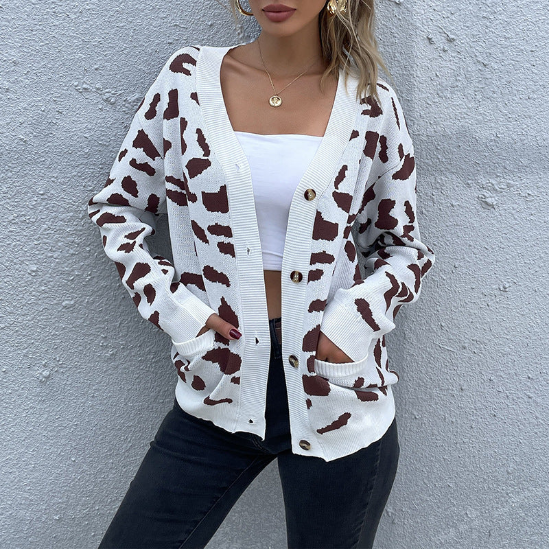 Damen Kurzgeschnittener V‑Ausschnitt Strickcardigan mit Animal‑Jacquard und Eingrifftaschen Shop Nory