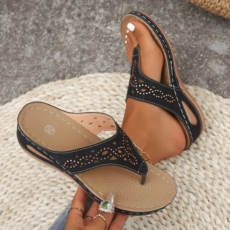Damen Komfortable Zehentrenner-Sandalen mit floralem Schnitt