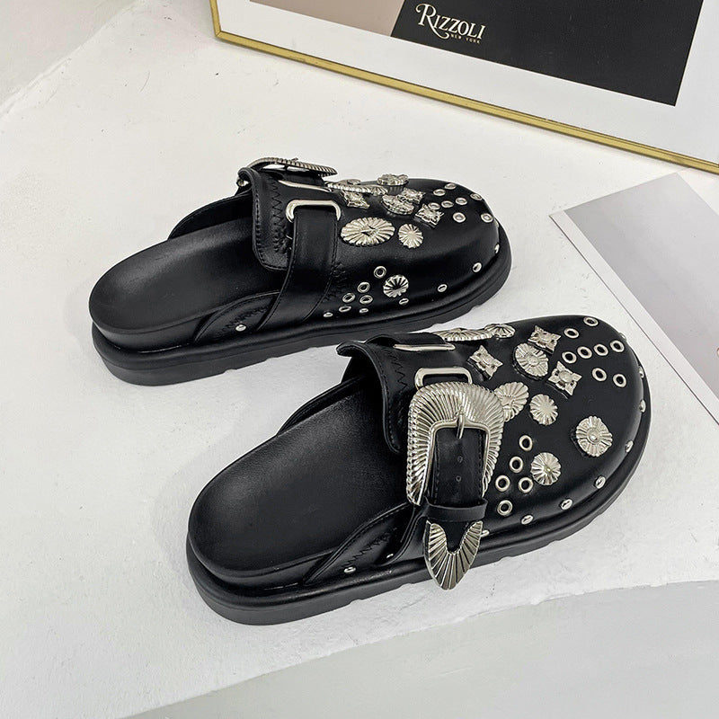Damen nan verzierte Schlupf-Clogs mit metallischen Conchos, großer Zierschnalle und ergonomischem Fußbett
