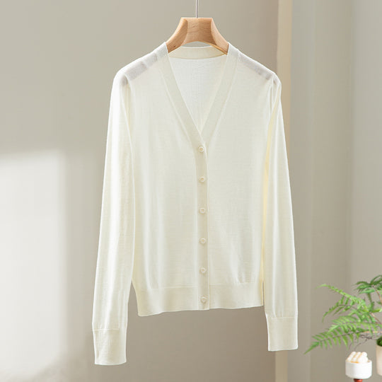 Damen Minimalistischer Merino‑Blend Cardigan mit V‑Ausschnitt und feinen Rippabschlüssen Shop Nory