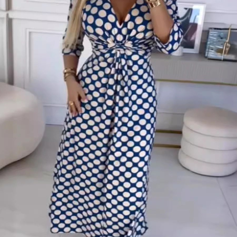 Damen Maxikleid mit modernem Punktenmuster und eleganter Wickeloptik Shopnory