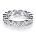 Damen Eternityring mit funkelnden Zirkonia-Steinen und geschwungenem Design Shop Nory