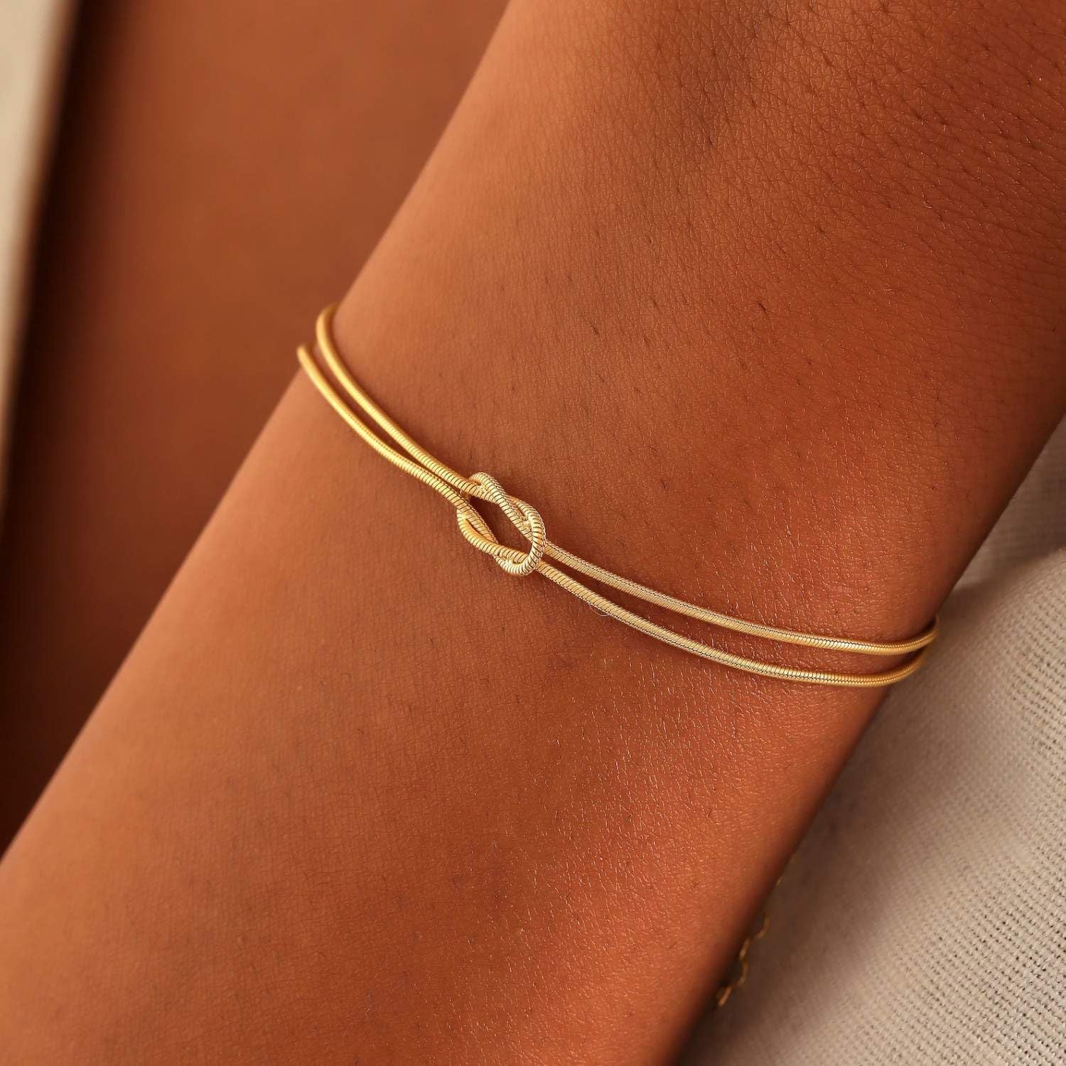 Damen Armband mit elegantem Knoten-Design und doppeltem Gliederketten-Layout Shop Nory