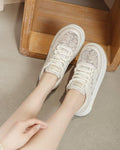 Damen Sneakers mit filigranem Blumenmotiv und gepolsterter Sohle