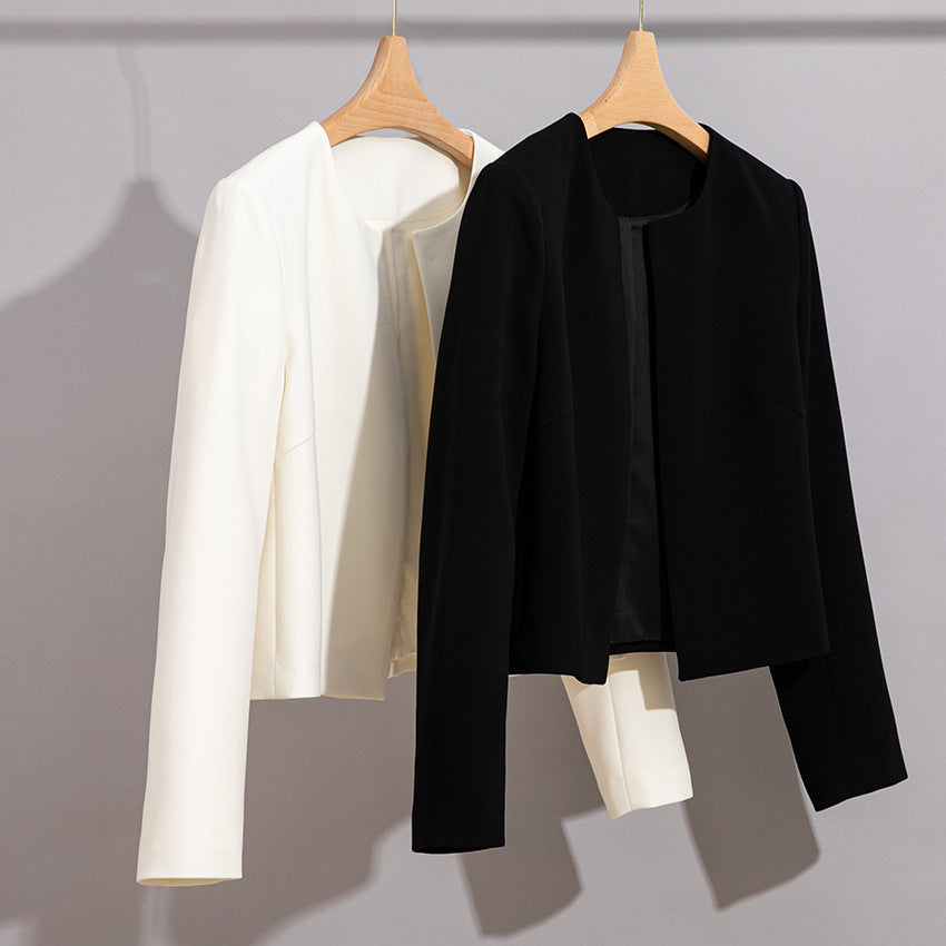 Damen Kragenloser Kurzblazer mit verdeckter Frontblende und leicht taillierter Silhouette Shop Nory