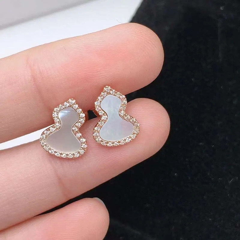 Damen Ohrringe mit kunstvollem Design und funkelndem Zirkonia Shop Nory