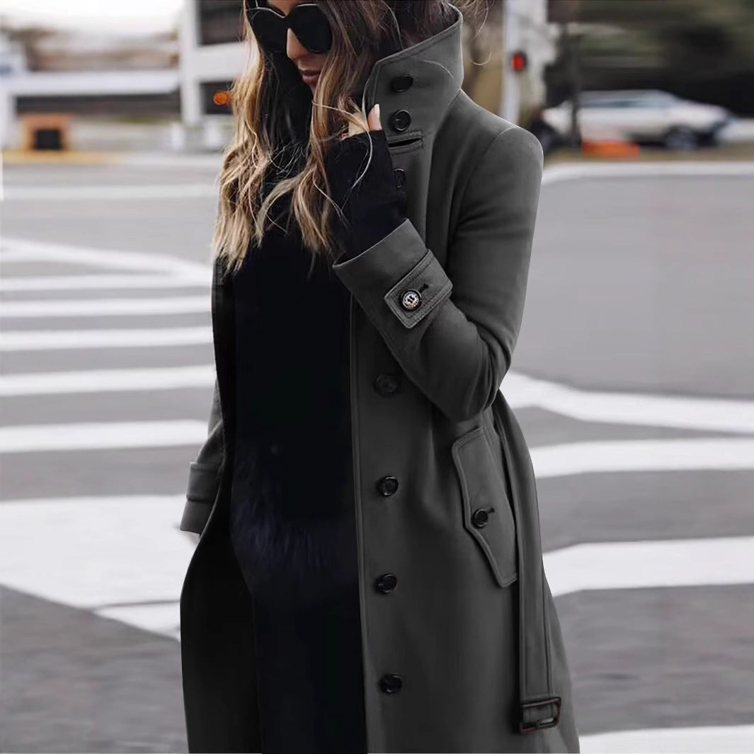 Damen Langschnittiger Trenchcoat mit überhöhtem Stehkragen, Knopfblende und Taillengürteloptik Shop Nory