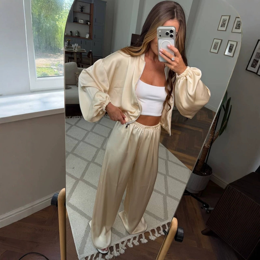 Damen Satin-Loungewear-Set mit kurzer Bomberjacke, Ballonärmeln und weitem Hosenbein Shop Nory