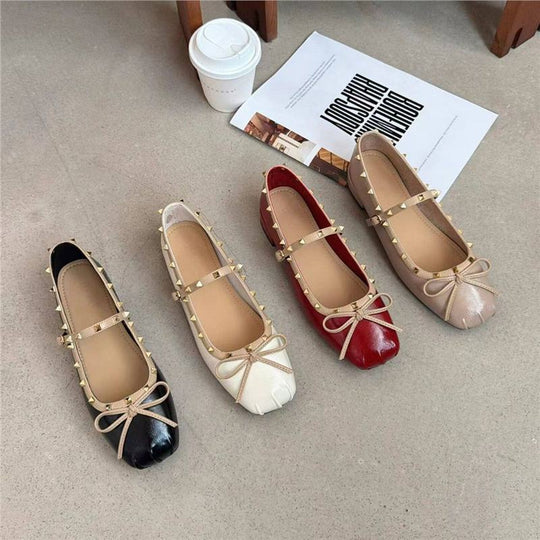Damen Ballerina mit quadratischer Zehenbox, Nietenbesetztem Rand und verstellbarem Mary‑Jane Riemchen Shop Nory
