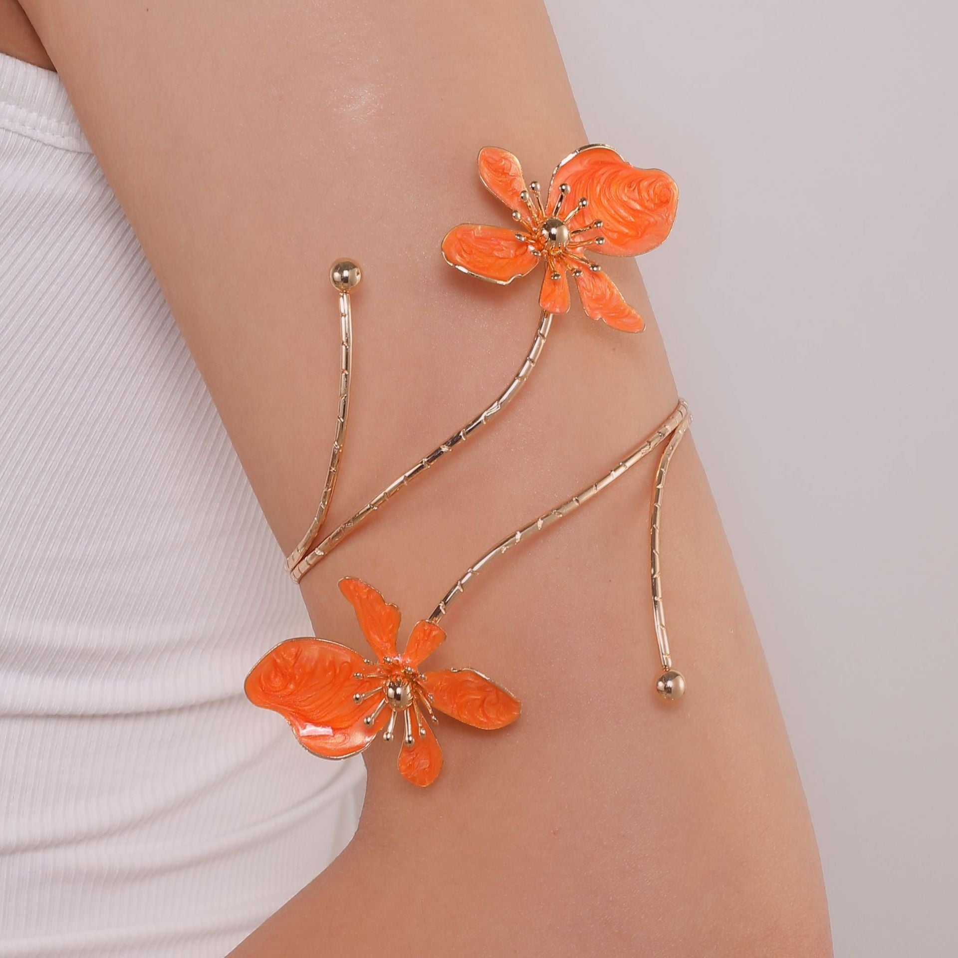 Damen Armreif mit prachtvollem floralen Design Shop Nory