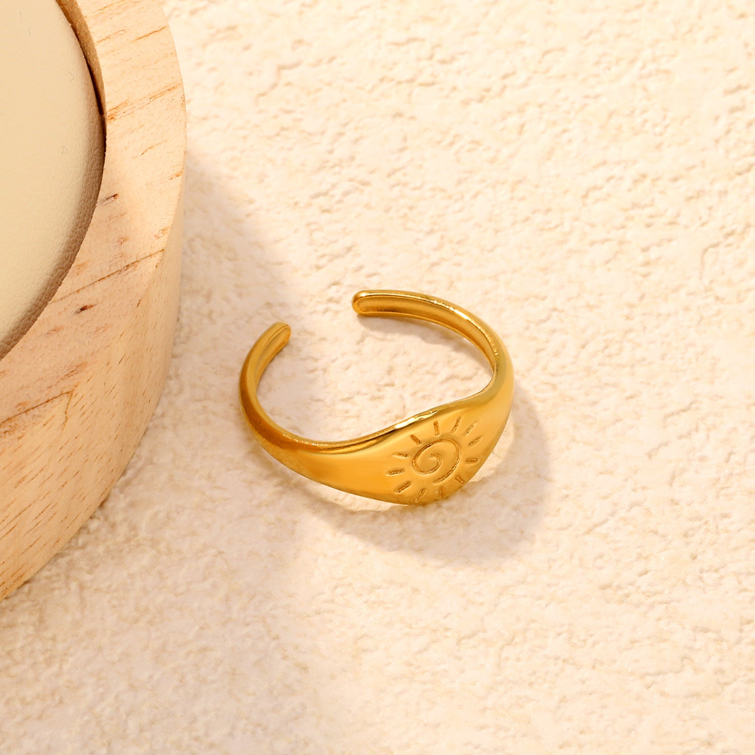 Damen offener Ring mit kunstvollem Sonnenmotiv und geschwungenem Design Shop Nory