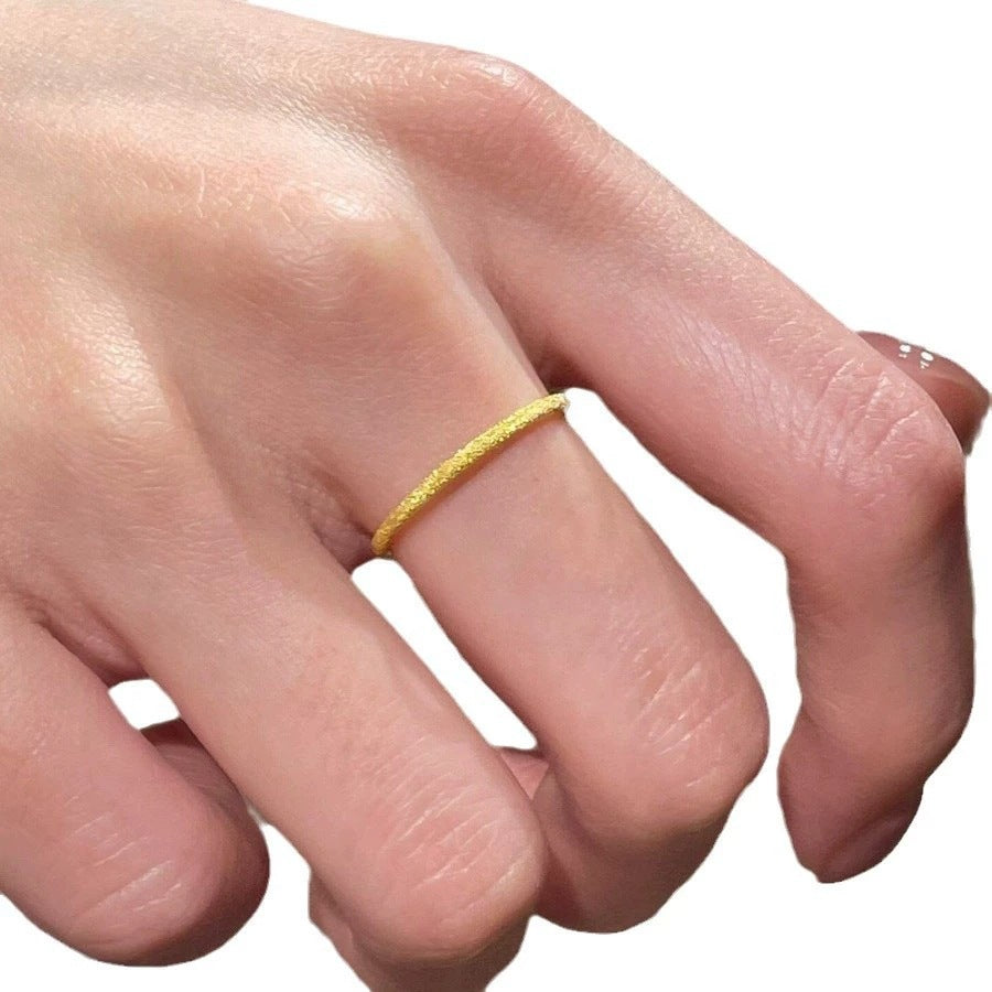 Damen Ring mit funkelndem goldenen Finish und elegantem Design Shop Nory
