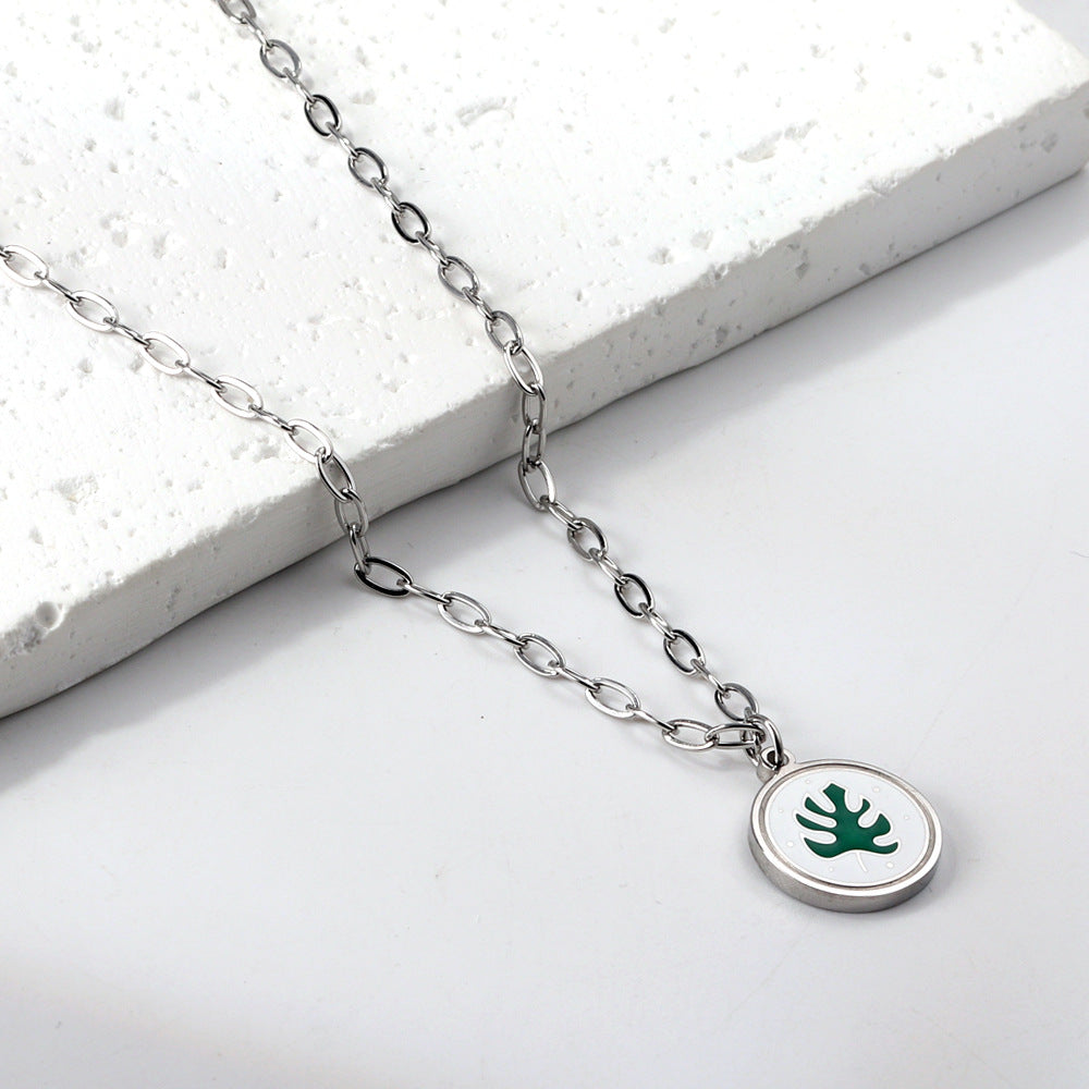 Damen Halskette mit kunstvollem Blätteranhänger aus goldplattiertem Edelstahl Shop Nory