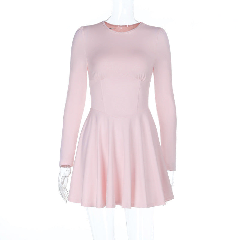 Damen tailliertes Langarm-Skaterkleid mit geformter Unterbrustnaht und ausgestelltem Rock Shop Nory