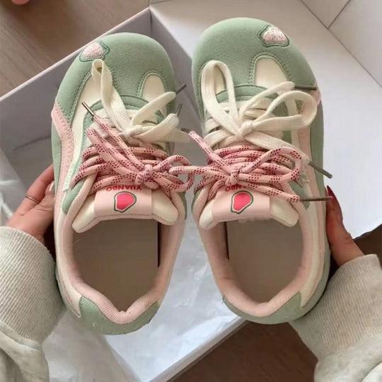 Damen Retro Pastell‑Sneaker mit Veloursoptik, gepolstertem Komfortfußbett und Herz‑Patch Shop Nory